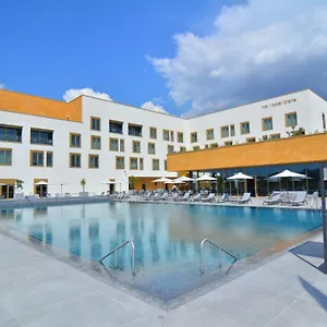 Mk Tirana 5*, Rinas Albanie