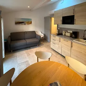 Apartment In Arles: De L'amphitheatre Arles
